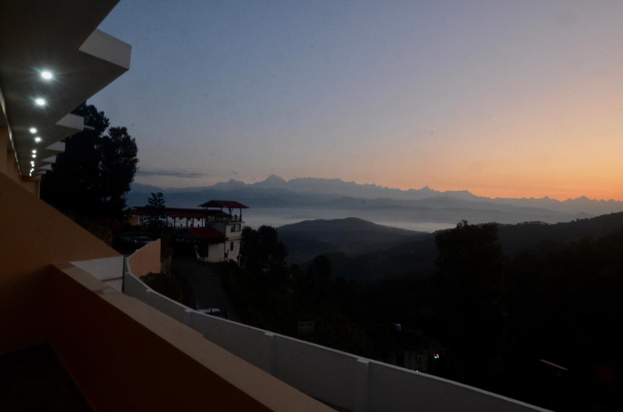 Uttarakhand Resort كاوساني المظهر الخارجي الصورة