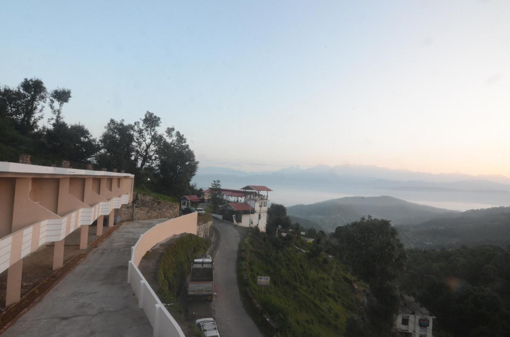 Uttarakhand Resort كاوساني المظهر الخارجي الصورة